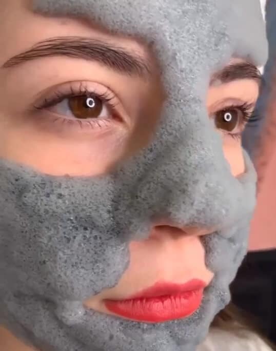 пузырьковая маска на лице